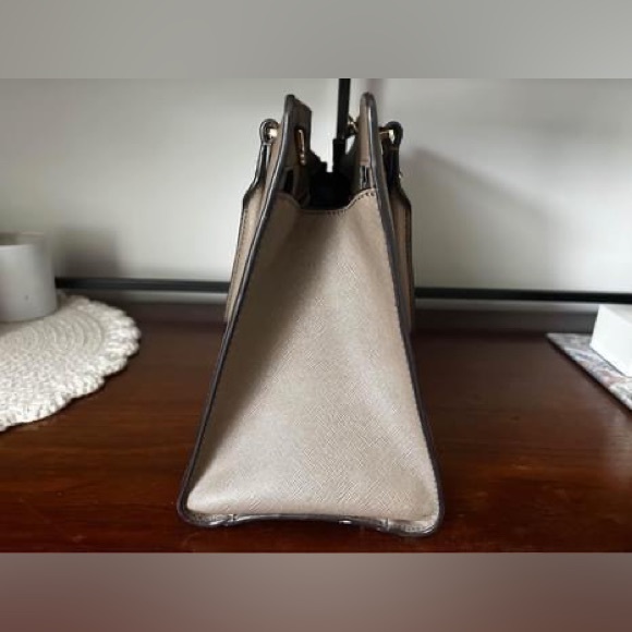 Michael Kors purse - Picture 2 of 4